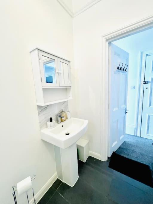 Flat 4 Marine Parade House, 1 East Cliff- Next To Dover Port, White Cliffs, Beach, Castle エクステリア 写真